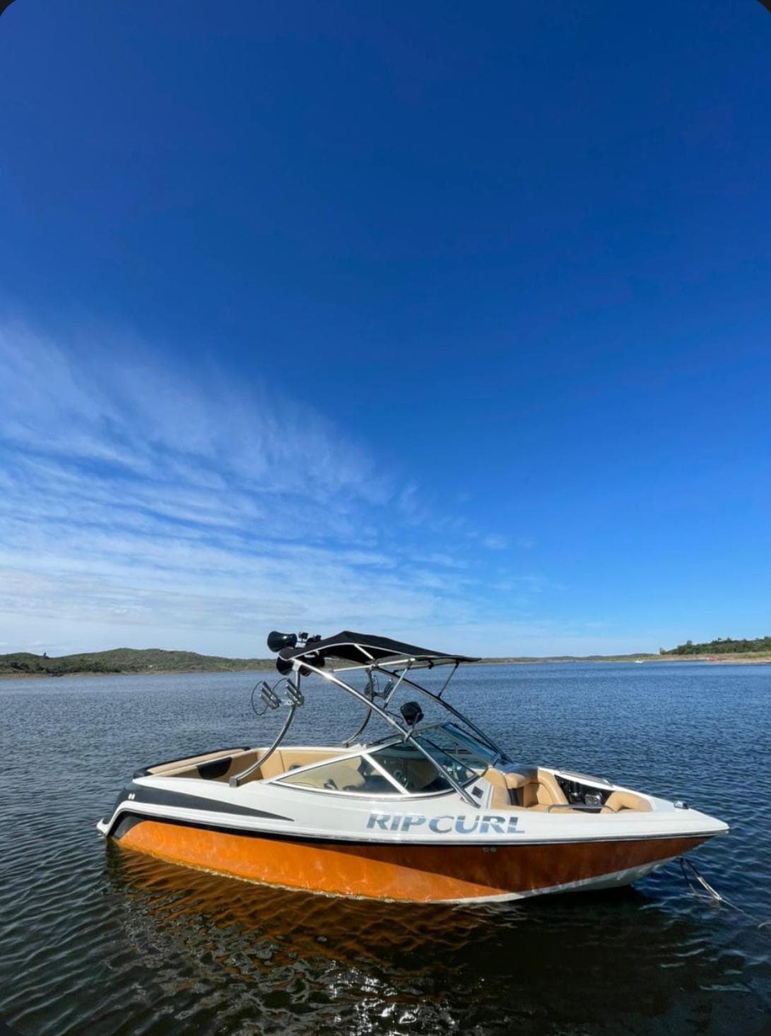Super Air Nautique wakeboard boat on Embalse La Florida
